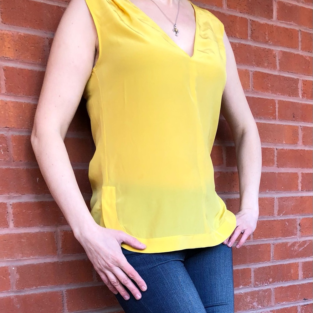 Rachel Roy Butter Yellow Sleeveless V-neck Blouse 100% Silk Size XS